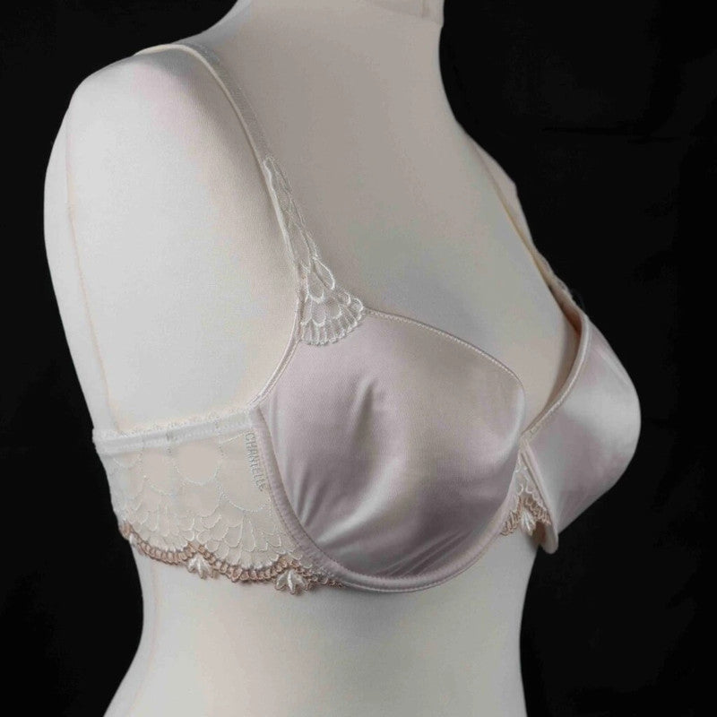 Chantelle Cream bra Size 40B NWT
