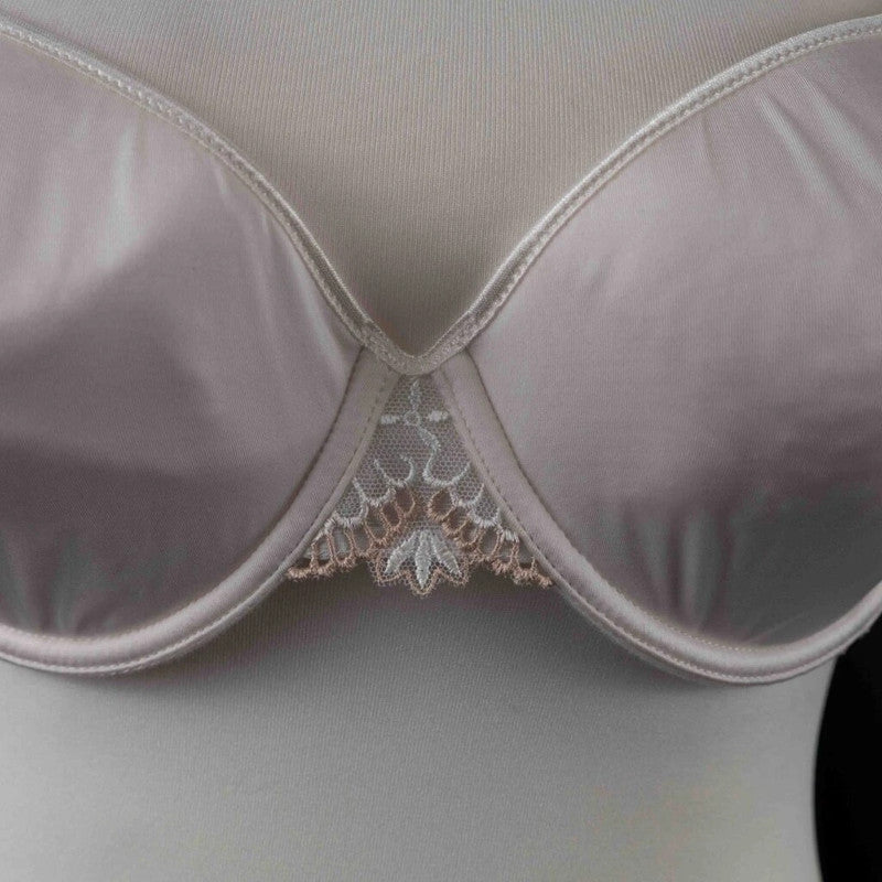 Chantelle Cream bra Size 40B NWT