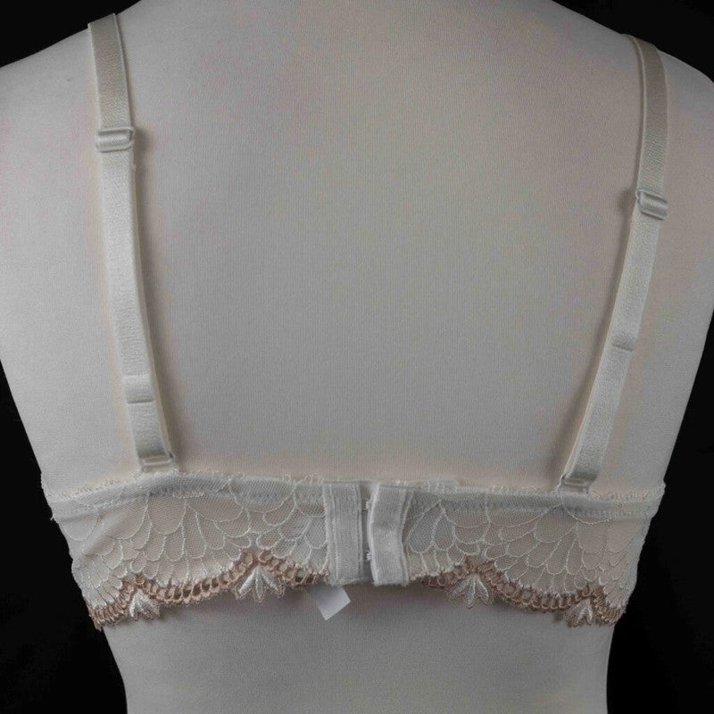 Chantelle Cream bra Size 40B NWT
