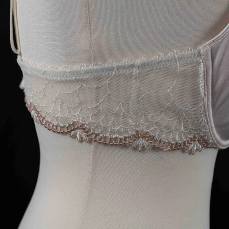 Chantelle Cream bra Size 40B NWT