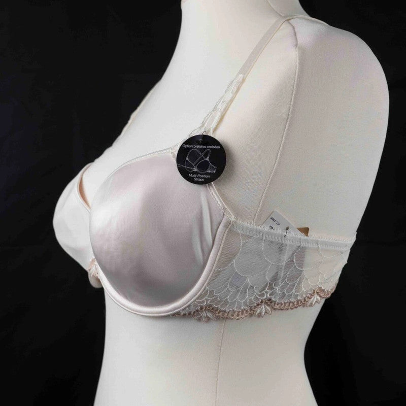 Chantelle Cream bra Size 40B NWT