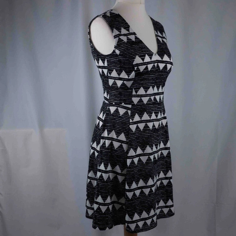 H&amp;M Sleeveless Black &amp; White Fit and Flare Dress Size EUR M