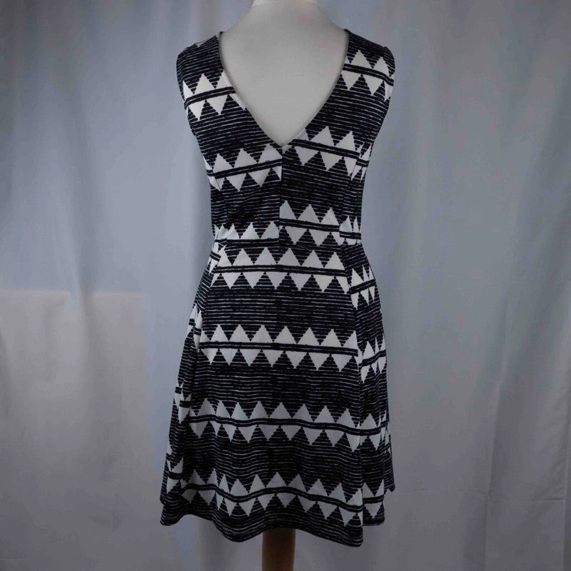 H&amp;M Sleeveless Black &amp; White Fit and Flare Dress Size EUR M