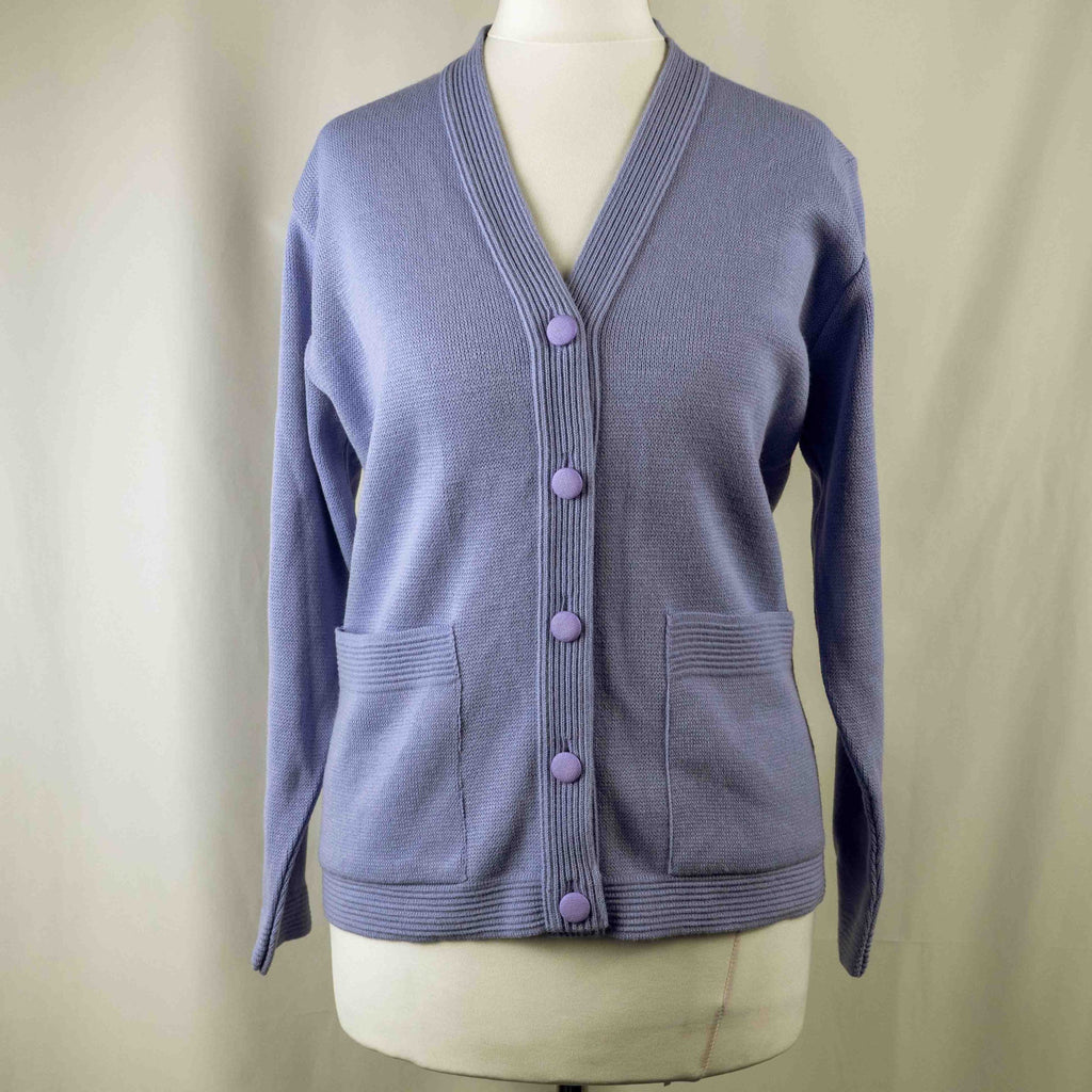 Care lilac cardigan with V-neck, five buttons, two pockets, ribbed trim.