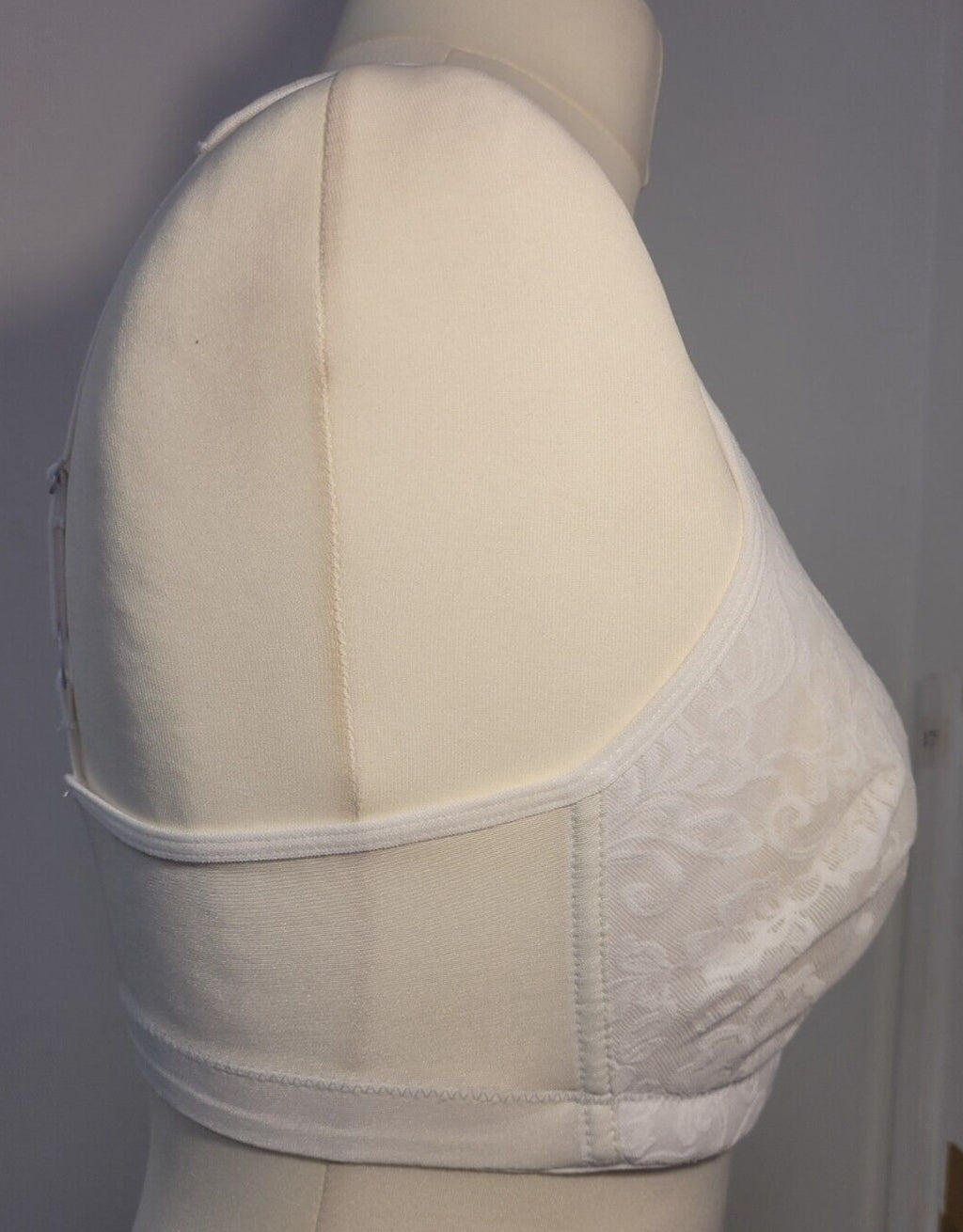 Bra 34C White Non-Wired Non Padded Soft Cup Comfort Straps QX930 by Lunaire BNWT