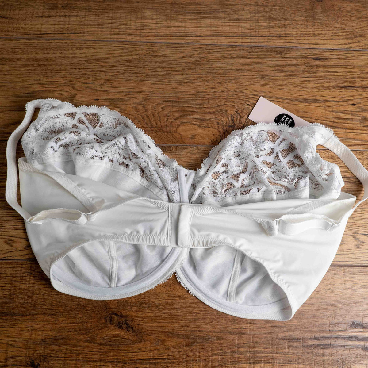 Marks & Spencer white full cup bra with lace design and underwire support.