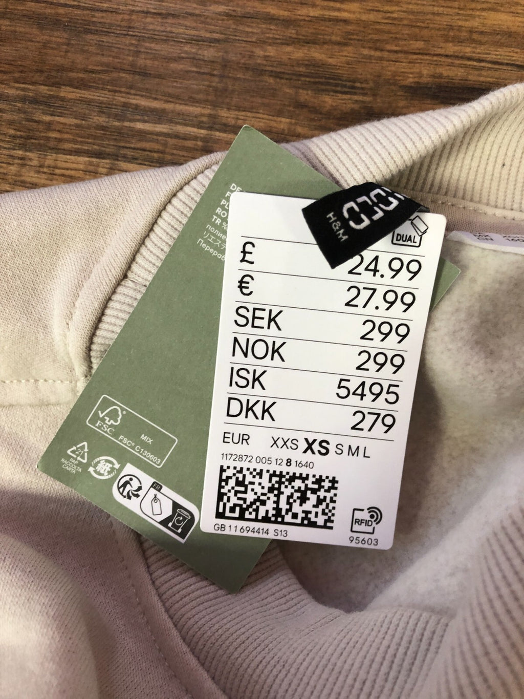 H&amp;M Divided Sweatshirt XS Cream Digital Love Motif New with Tags