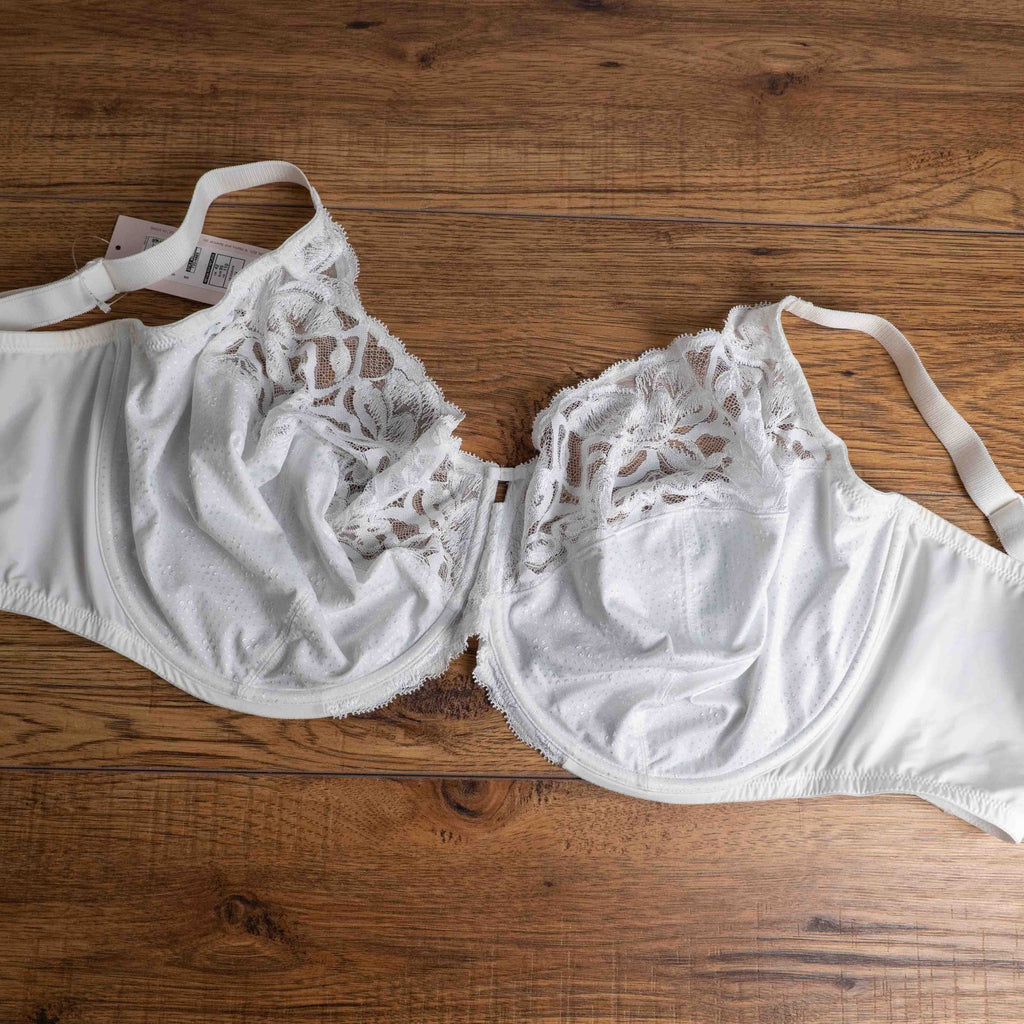 Marks & Spencer white full cup bra with lace design and underwire support.