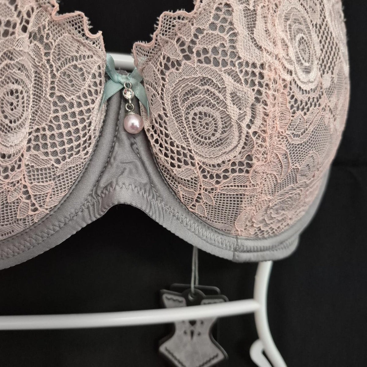 Britney Spears Bra Grey/Pink 30E Underwired Light Padding Lace Cups NWT