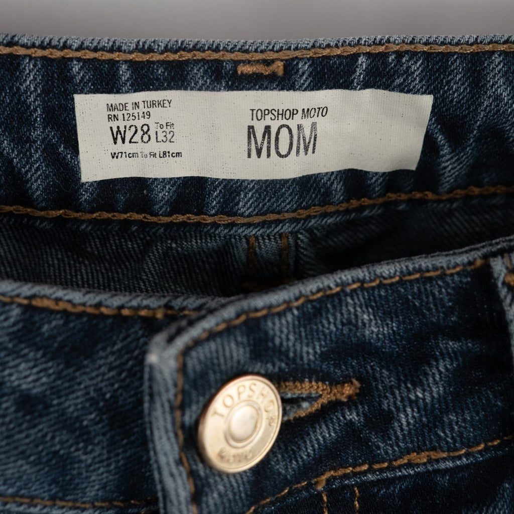 Topshop blue mom jeans with four pockets and belt loops, 100% cotton.