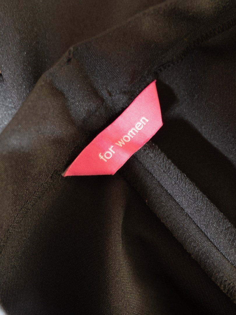 For Women black trousers size 16 with pull-up button closure and front pockets.
