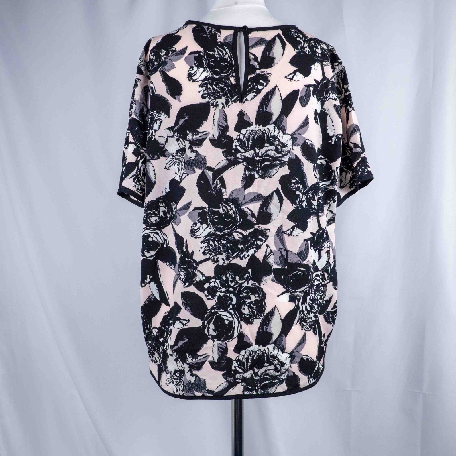 Red Herring Black Floral Size 16 Short Sleeve Top Pre-Owned