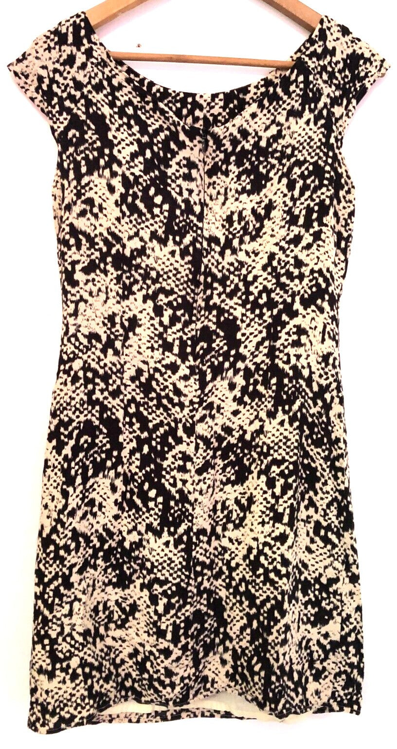 Warehouse black and white patterned shift dress, sleeveless, round neck, back zip.