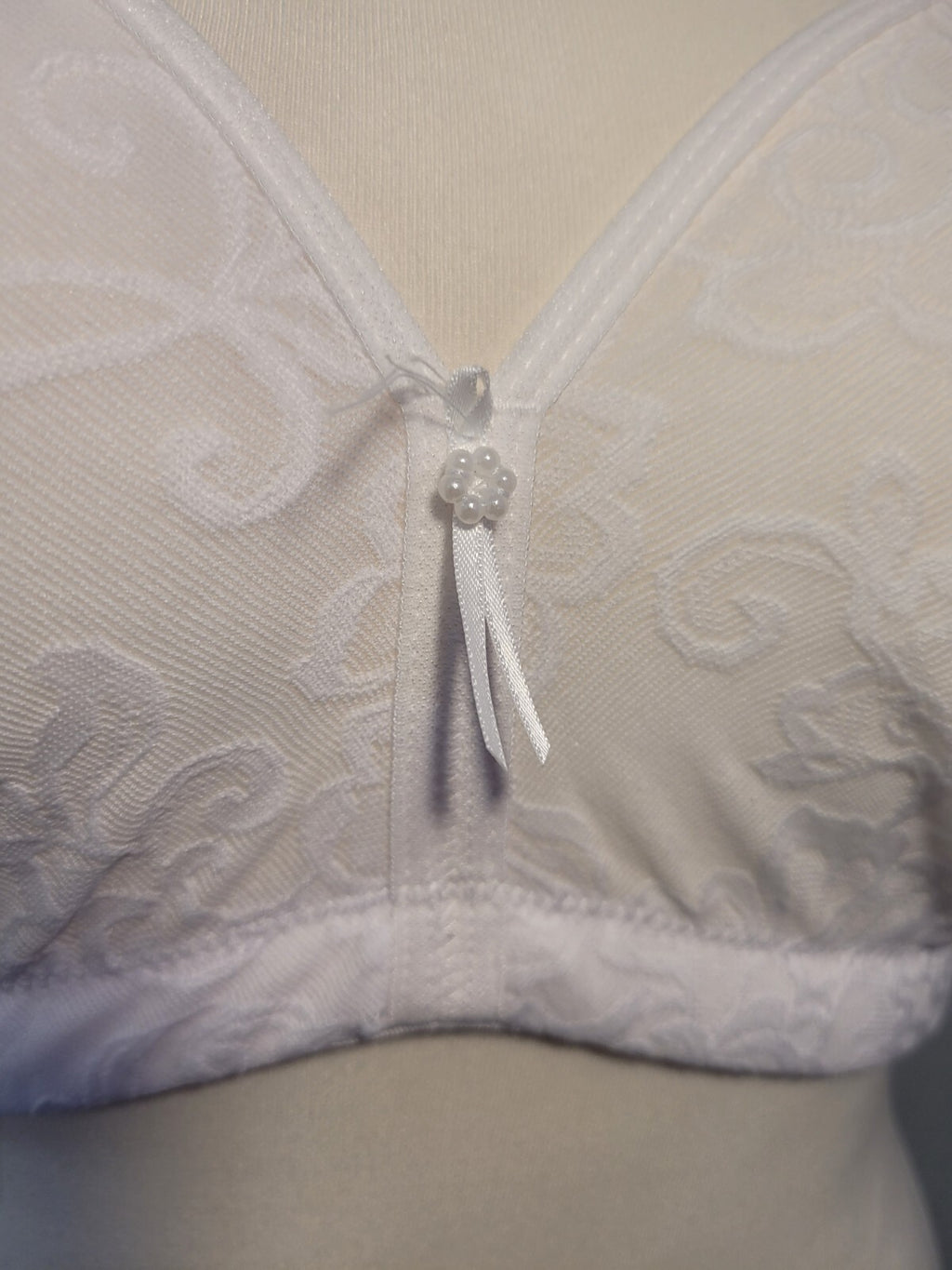 Bra 34C White Non-Wired Non Padded Soft Cup Comfort Straps QX930 by Lunaire BNWT