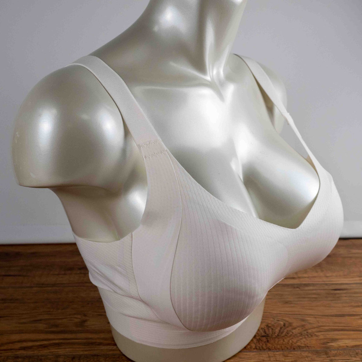 Belvia White Line XL Seamless Bra Padded Non Wired New In Packaging