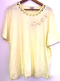 Fay Louise yellow casual t-shirt with embroidered flowers and sequin details, round neck.
