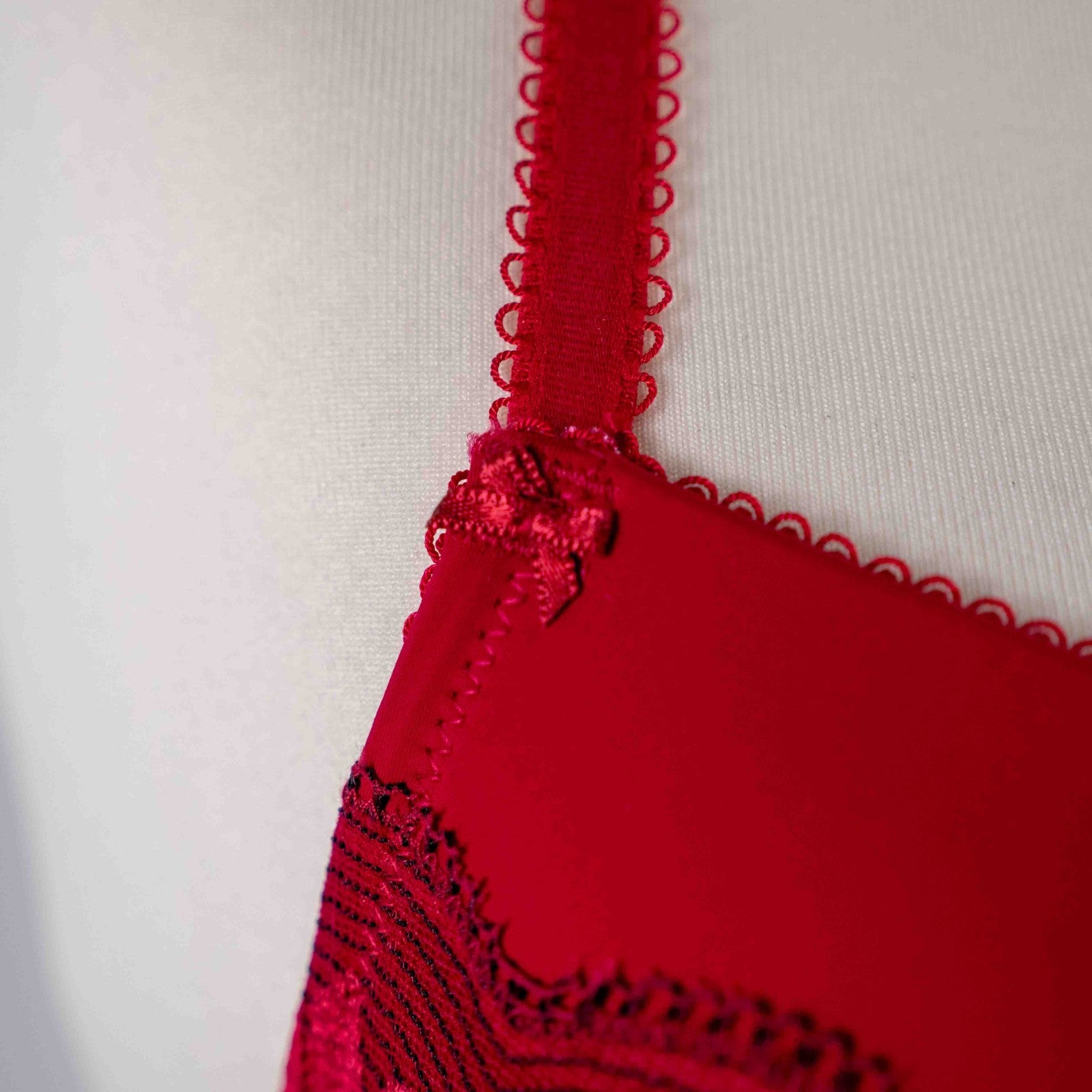 Esprit Red 36B Bra With Multifunctional Straps NWT