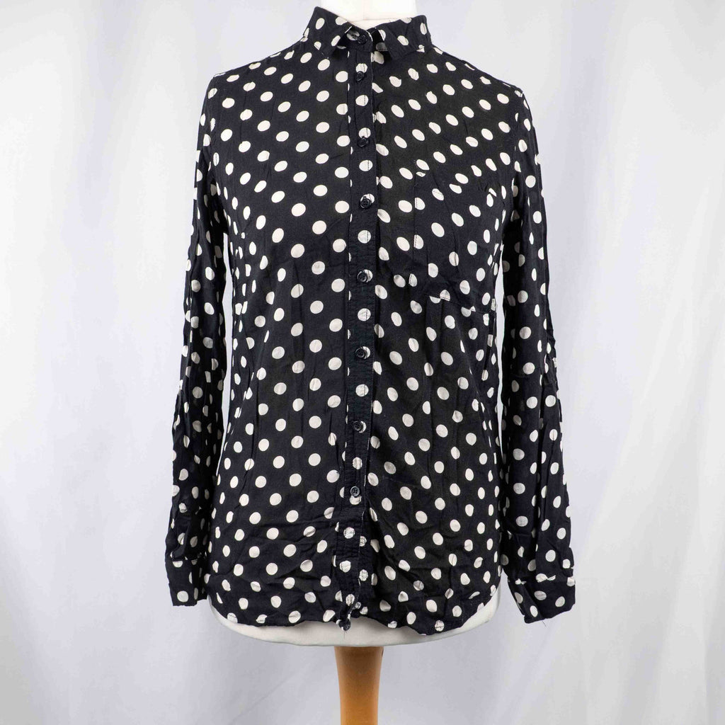 New Look button-up shirt black and white polka dot pattern with chest pocket.