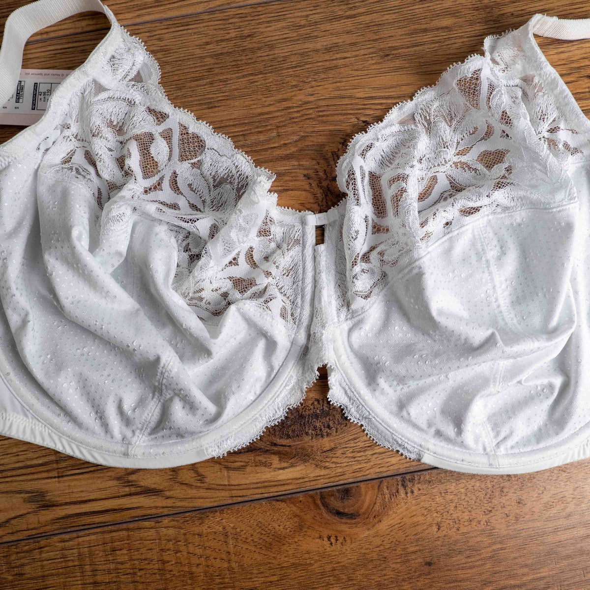 Marks & Spencer white full cup bra with lace design and underwire support.