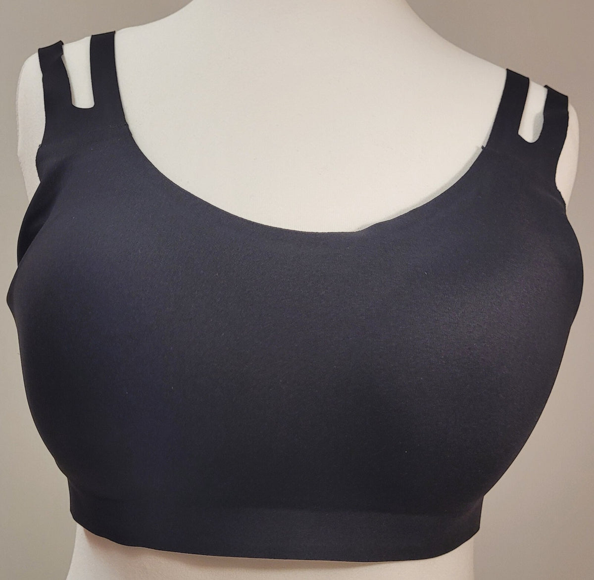 Sports Bra Small UK8/10 Black Seamless Padded by INOC IN NEED OF CHALLENGE NWT