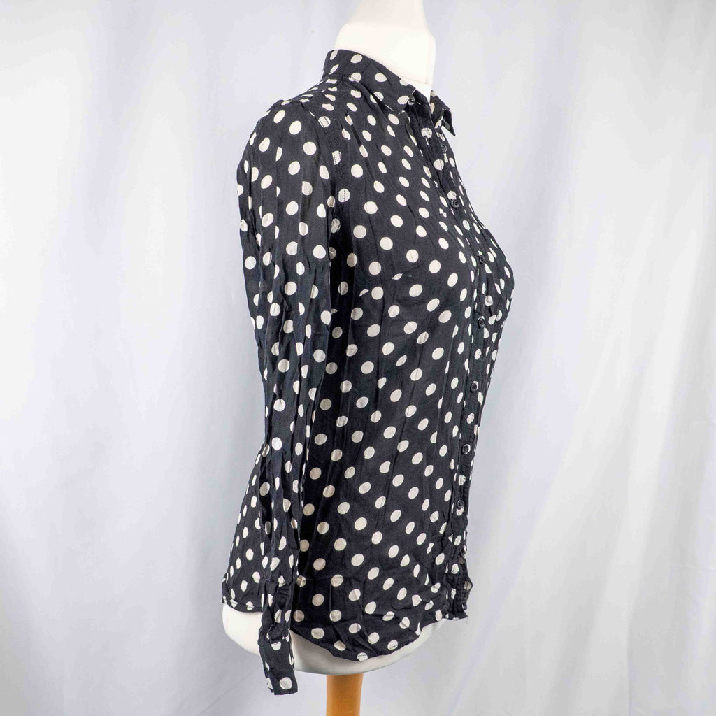 New Look button-up shirt black and white polka dot pattern with chest pocket.