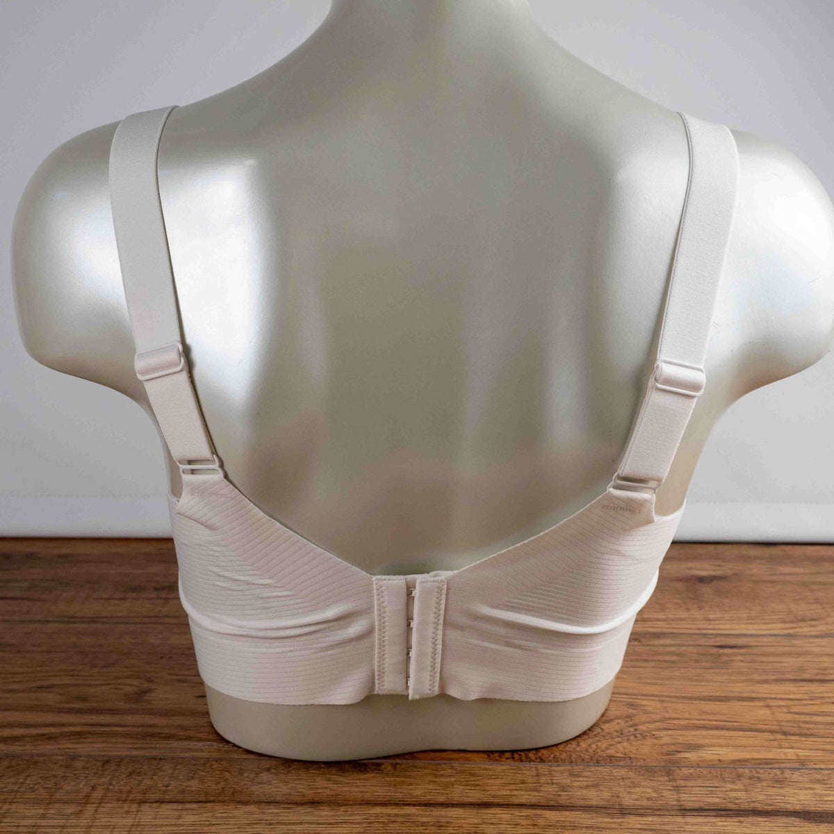 Belvia White Line XL Seamless Bra Padded Non Wired New In Packaging