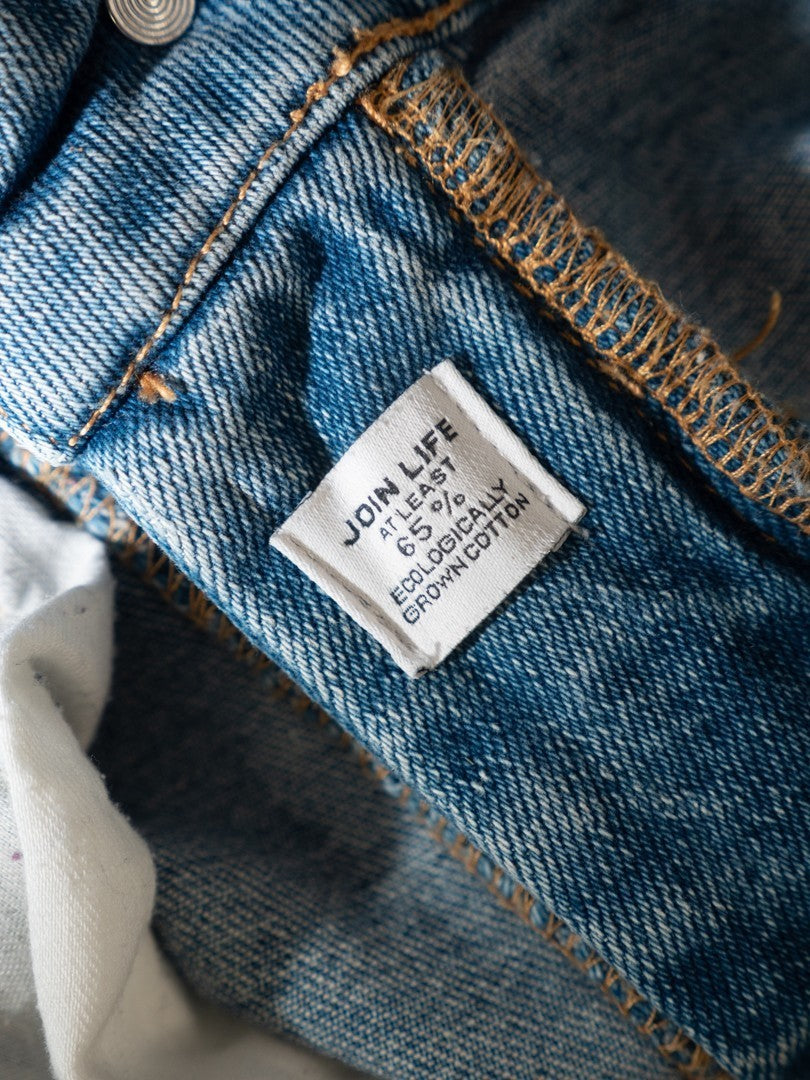 Zara blue frayed denim shorts with four pockets and belt loops, size 10.