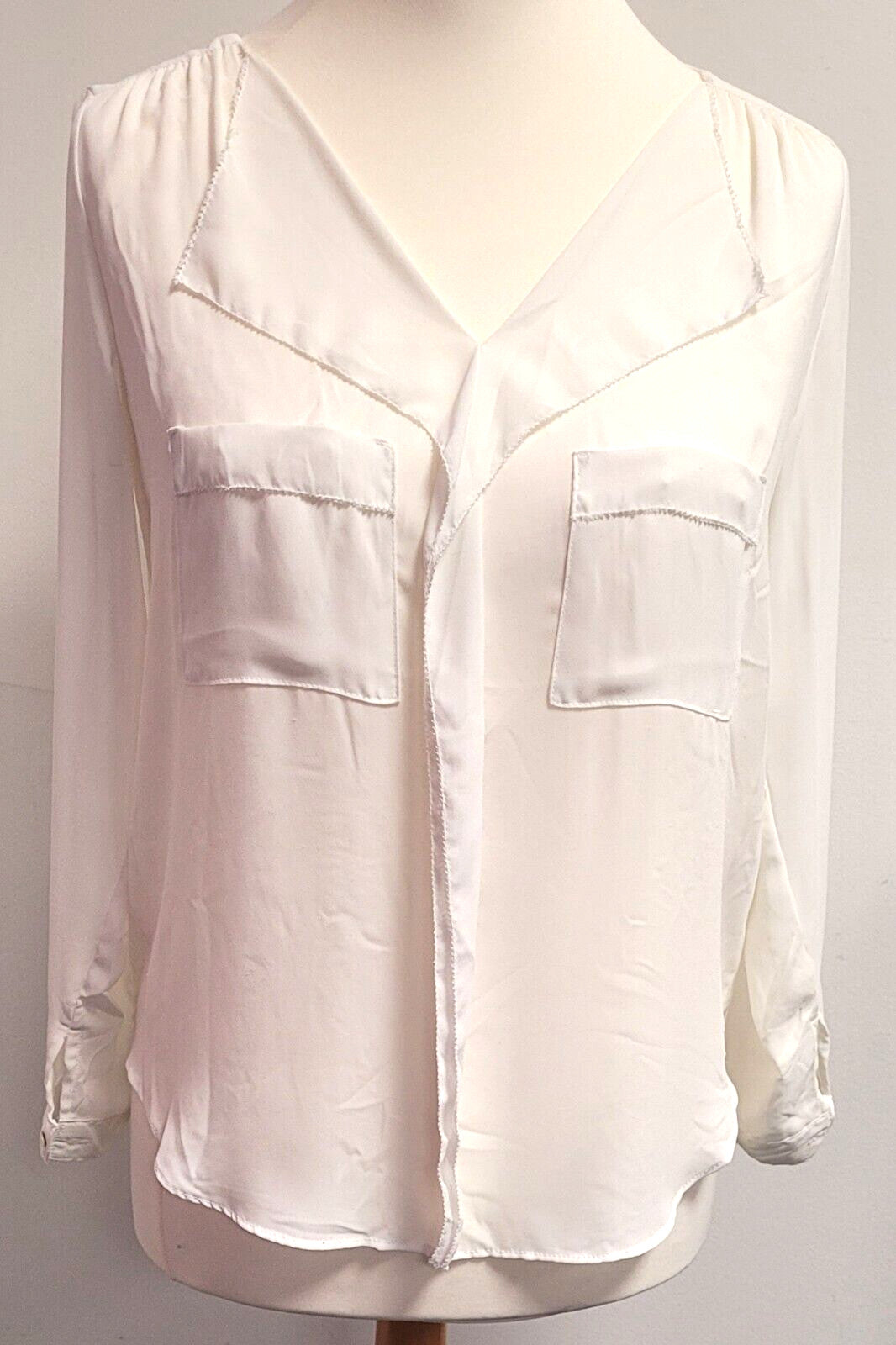 Zara Blouse White Small V-Neck Long Sleeve Ruffle Front Pre-Owned