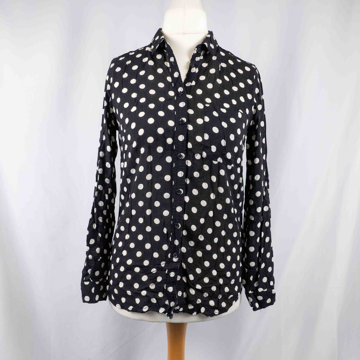 New Look button-up shirt black and white polka dot pattern with chest pocket.