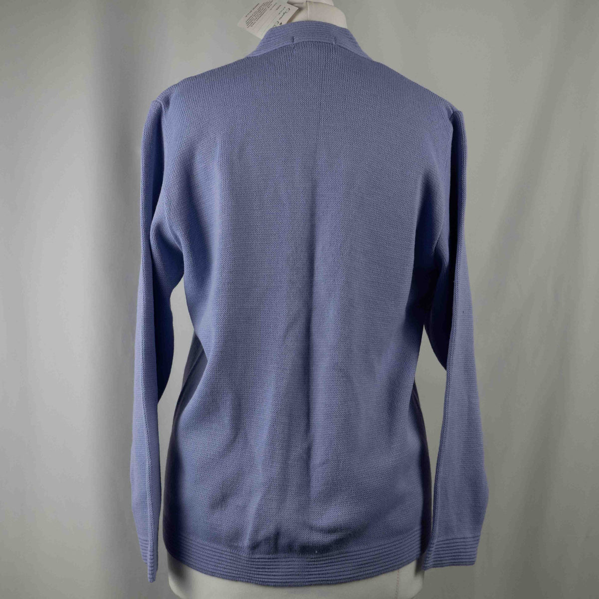 Care lilac cardigan with V-neck, five buttons, two pockets, ribbed trim.