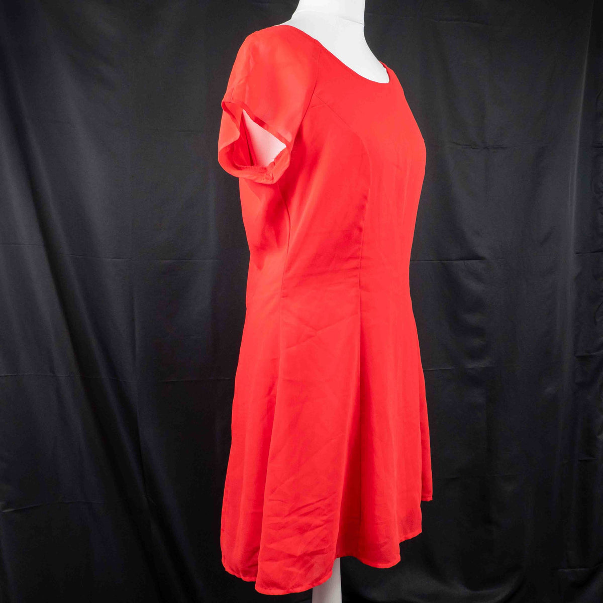 Divided by H&M red halterneck maxi dress with back zipper and flared skirt.