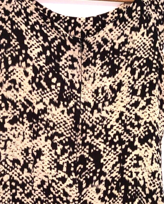 Warehouse black and white patterned shift dress, sleeveless, round neck, back zip.