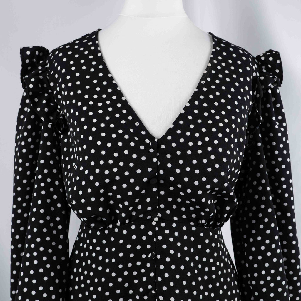 New Look black and white polka dot tunic blouse with V-neck and ruffled sleeves.