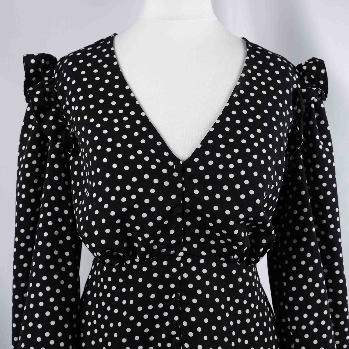 New Look black and white polka dot tunic blouse with V-neck and ruffled sleeves.