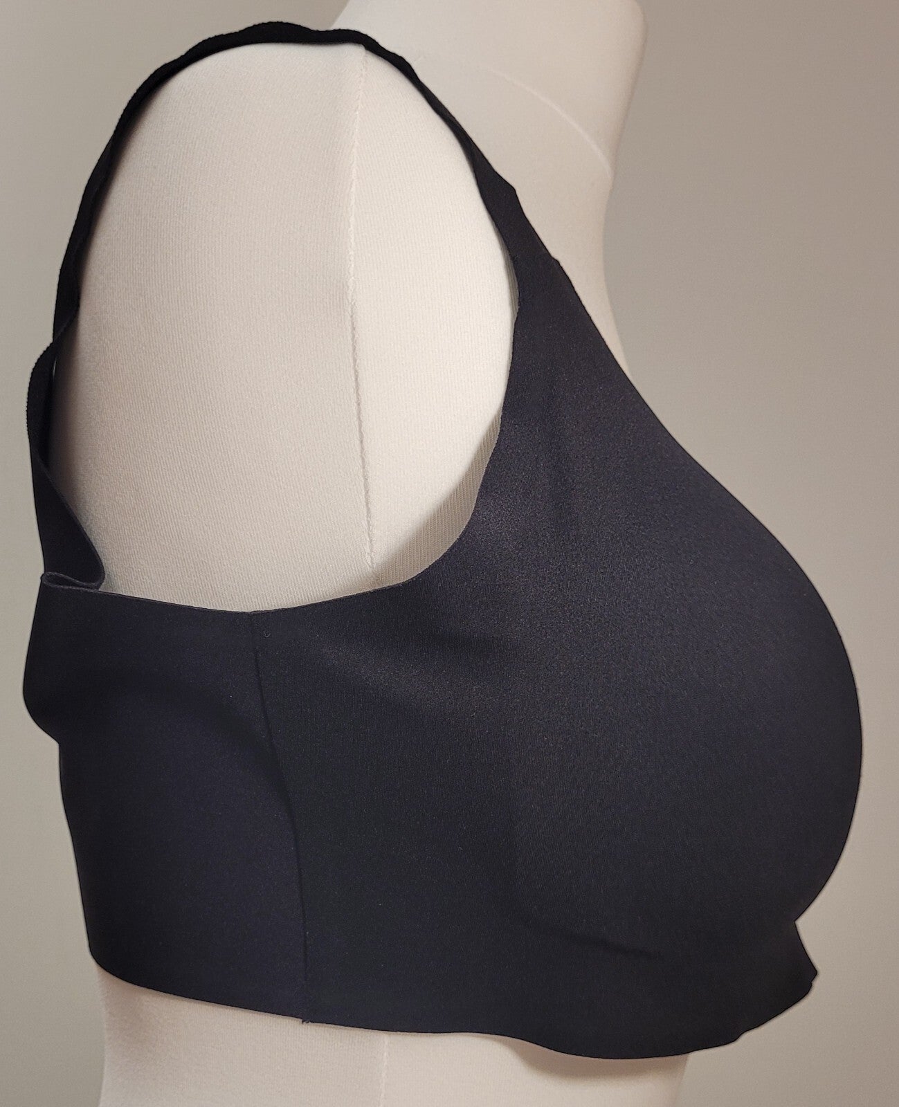 Sports Bra Small UK8/10 Black Seamless Padded by INOC IN NEED OF CHALLENGE NWT