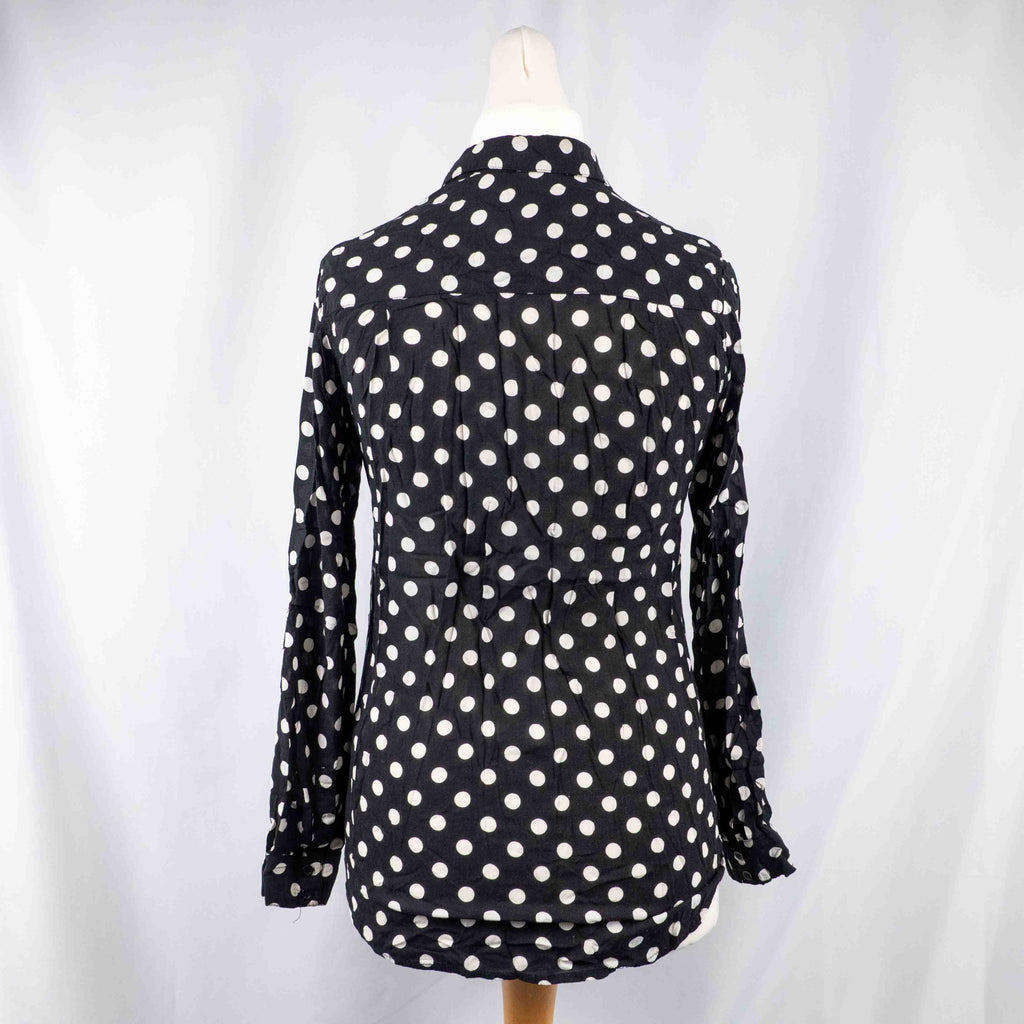 New Look button-up shirt black and white polka dot pattern with chest pocket.