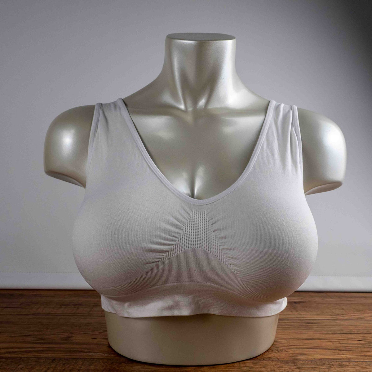 Belvia White Seamless XL Bra New With Packaging