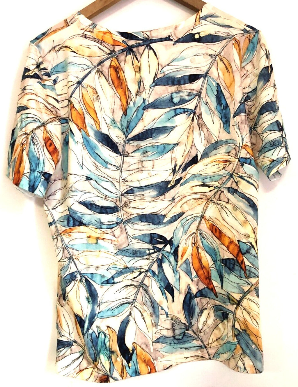 Paramour casual t-shirt multicoloured beige with blue and orange leaf print, gemstone detailing.