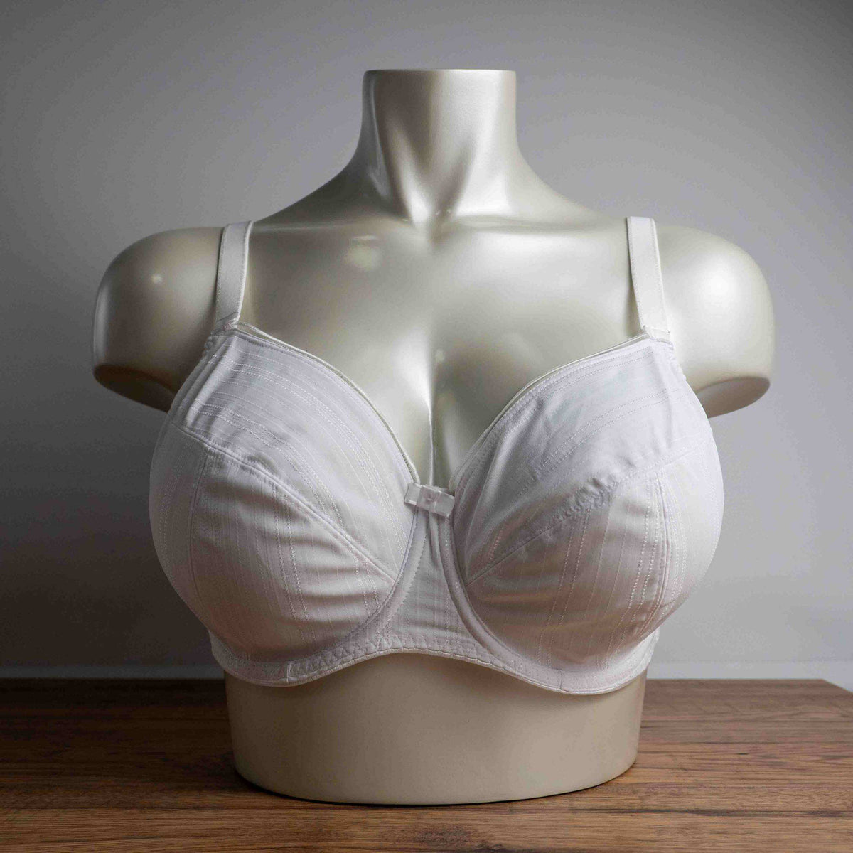 Fantasie white underwire bra size 36E with adjustable straps and supportive cups.