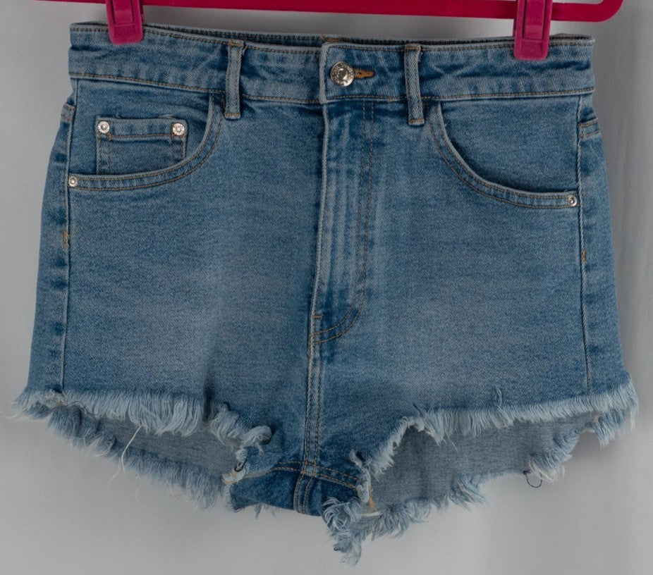 Zara blue frayed denim shorts with four pockets and belt loops, size 10.