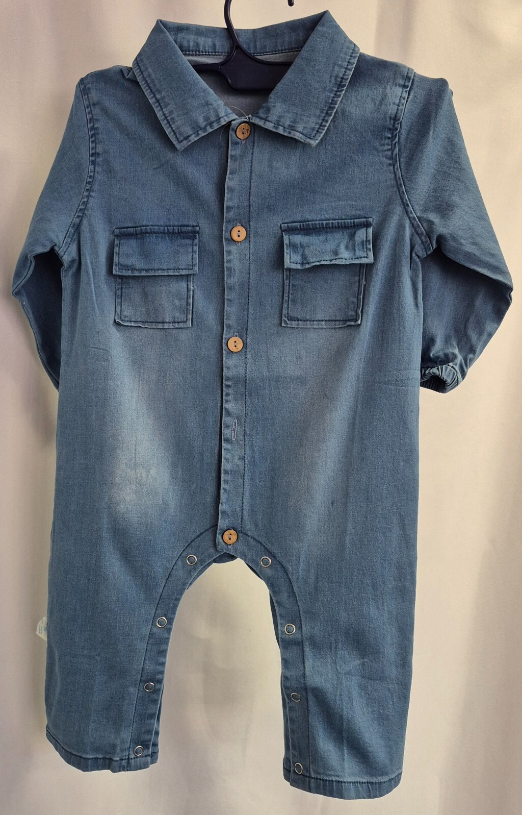 Lingxibeier blue denim jumpsuit with giraffe pattern, long sleeves, and front pockets.