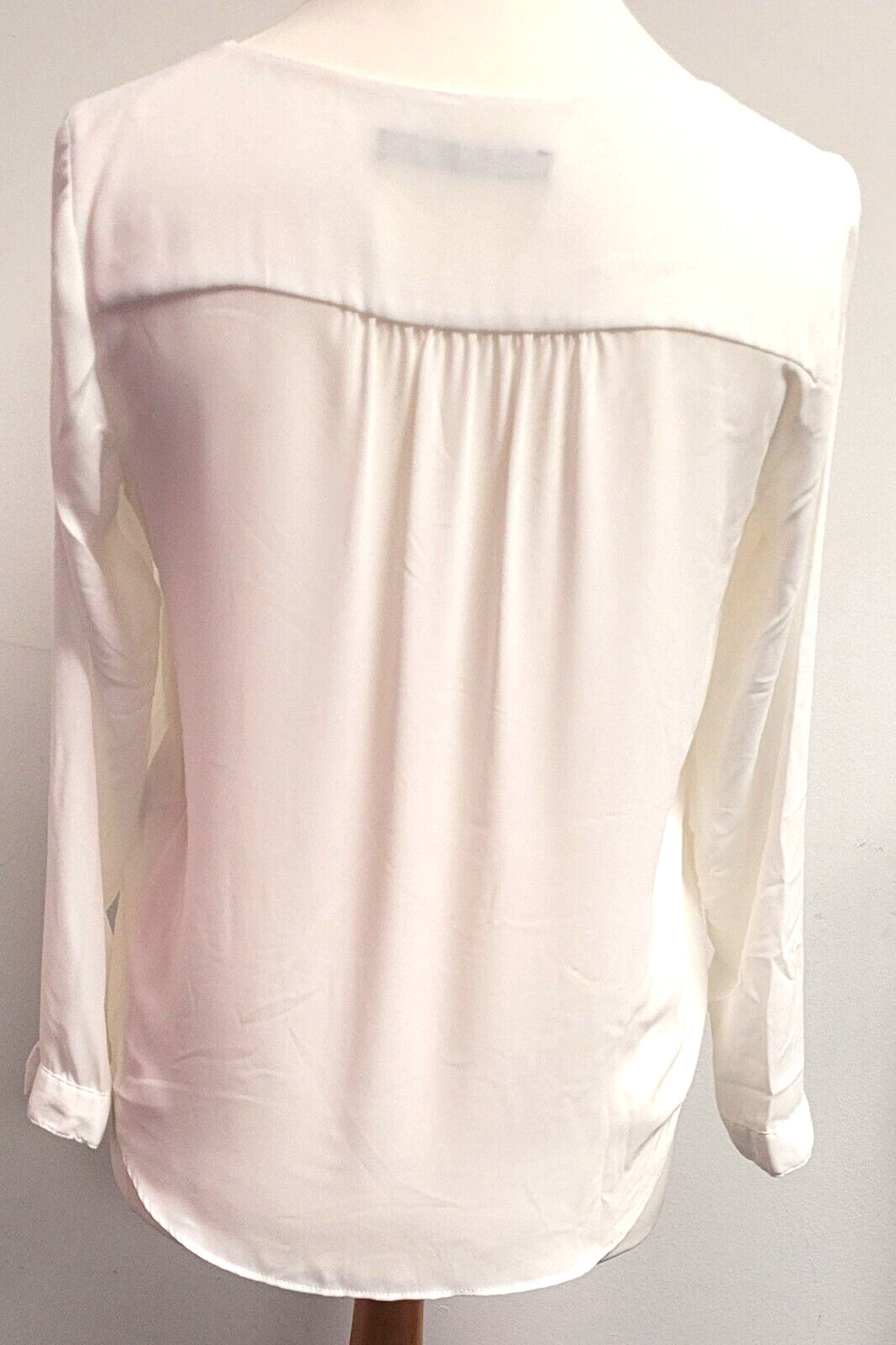 Zara Blouse White Small V-Neck Long Sleeve Ruffle Front Pre-Owned