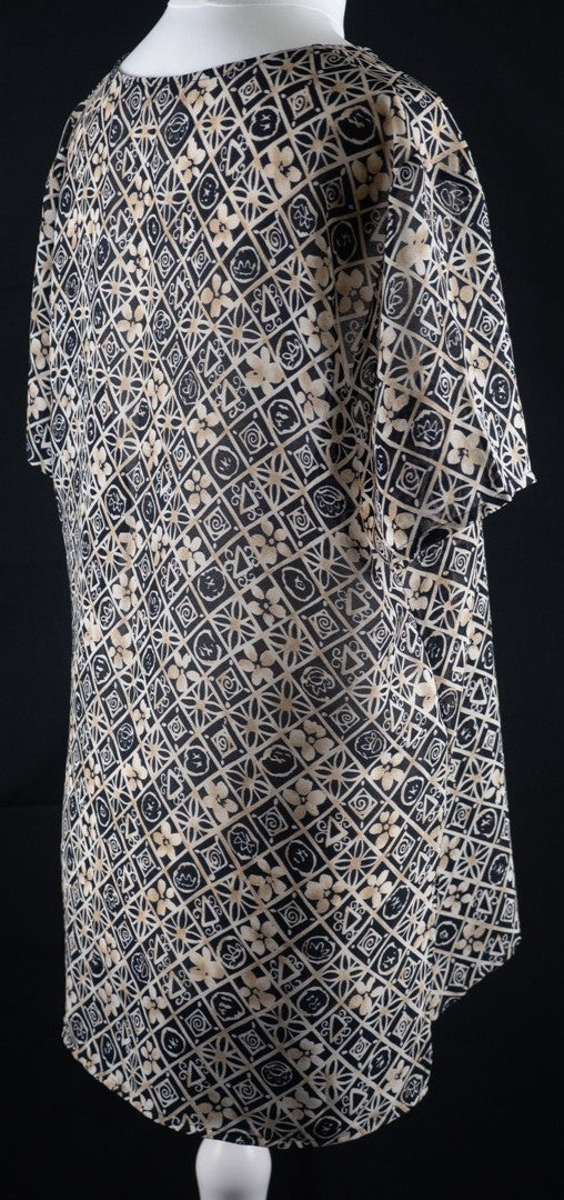 St Michael From M&amp;S Black And White Floral Semi Sheer Top Size 12 Pre-Owned