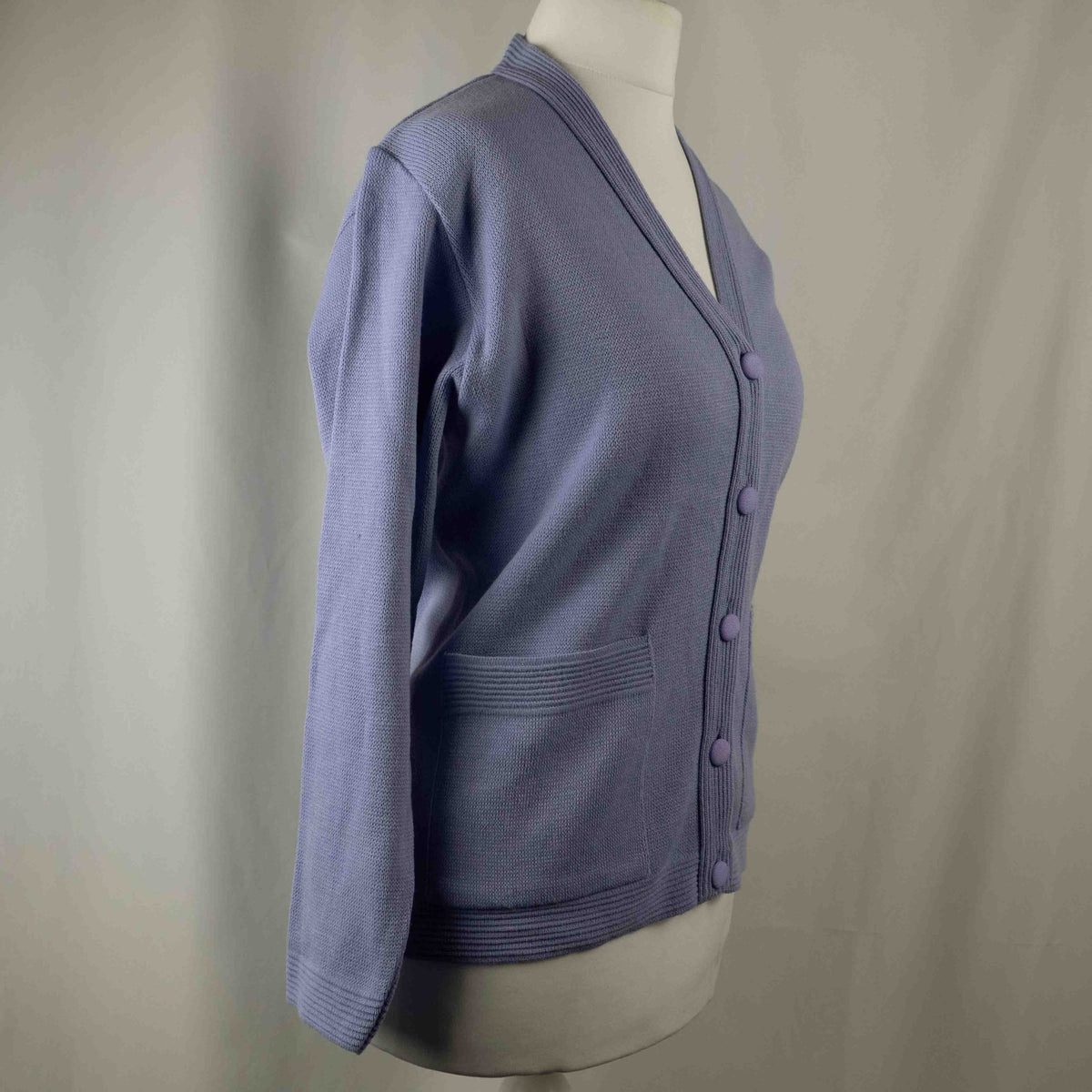 Care lilac cardigan with V-neck, five buttons, two pockets, ribbed trim.