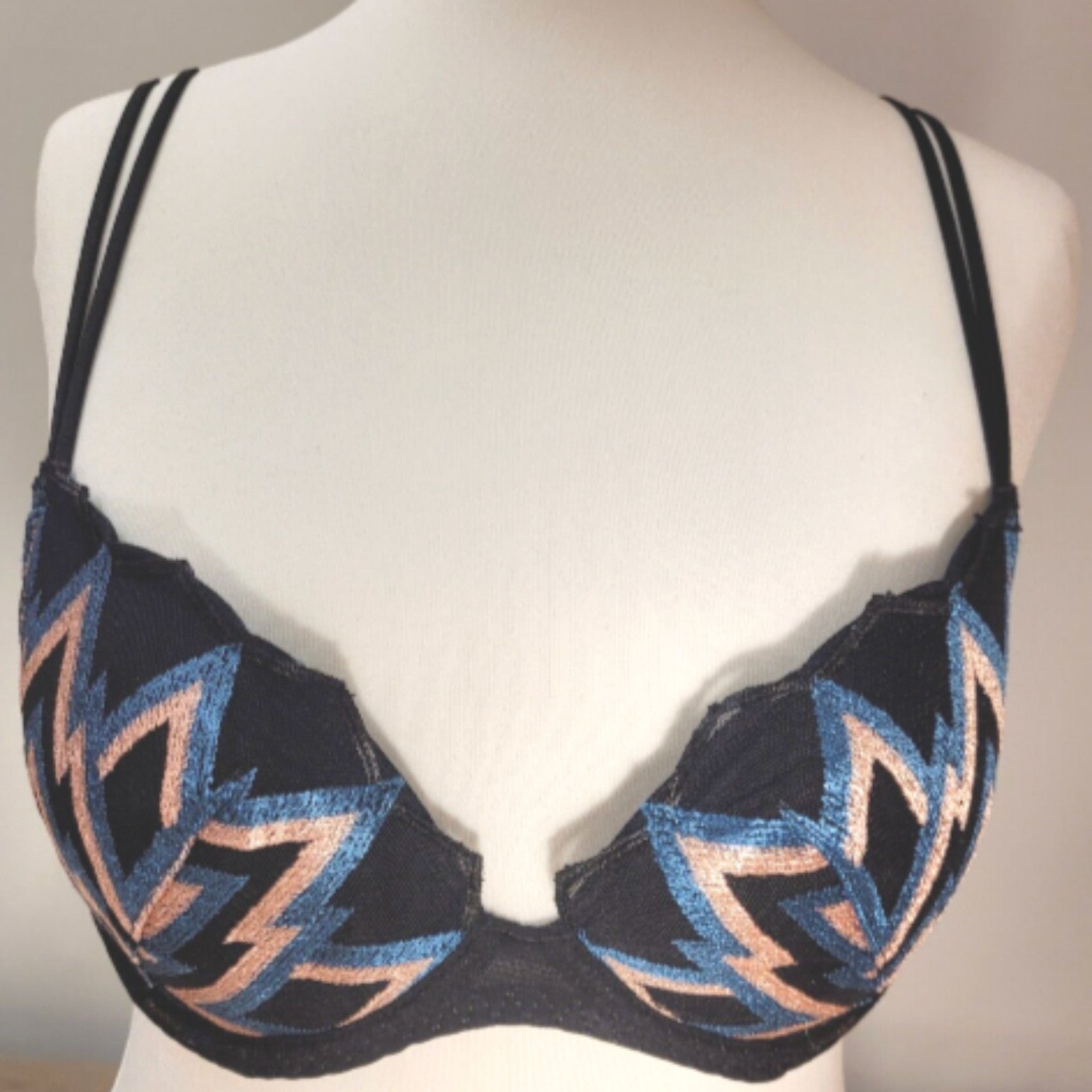 Louisa Bracq Black 32C Push Up Bra with Removable Pads NWT
