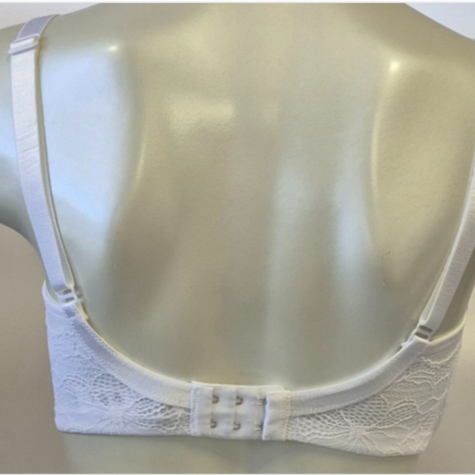 Triumph 30DD Lace Spotlight Bra White NWT