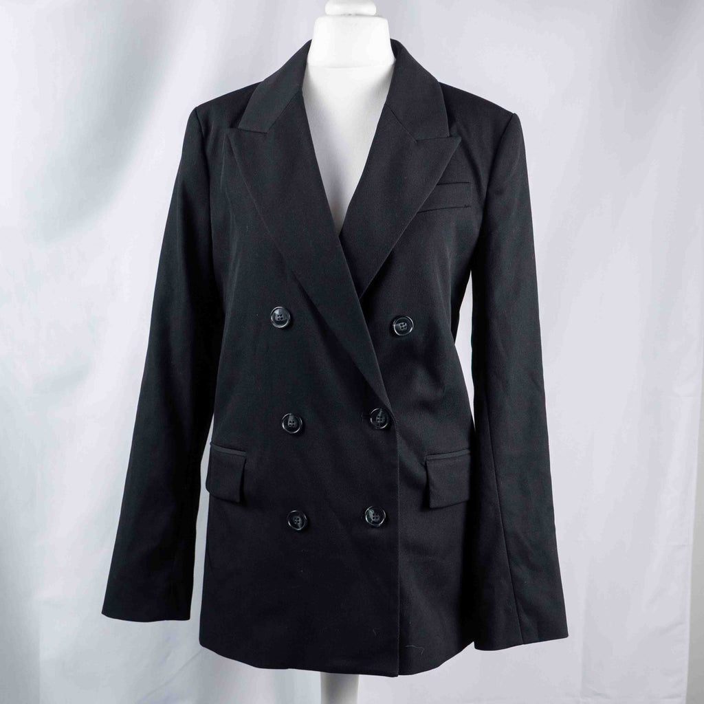 H&M black double-breasted blazer with structured lapel and six front buttons.