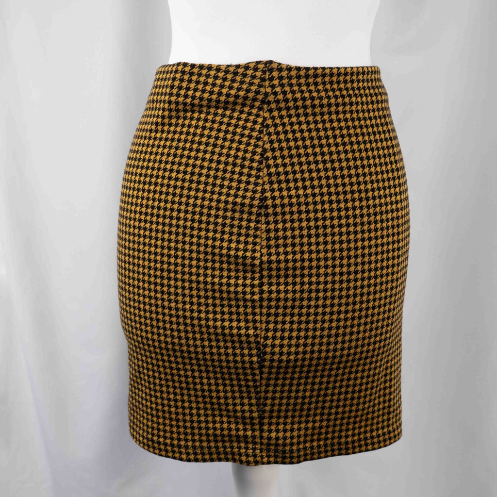 New Look Gold and Black Check Style Pattern 8 Mini Skirt Pre-Owned