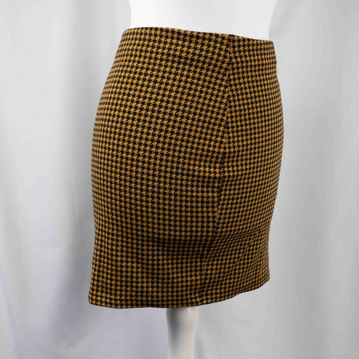 New Look Gold and Black Check Style Pattern 8 Mini Skirt Pre-Owned