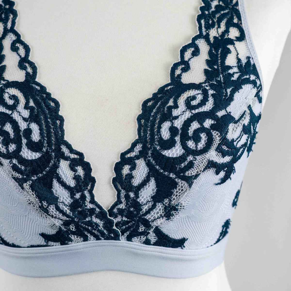 Wacoal Bralette Size S White and Black Floral | NWT